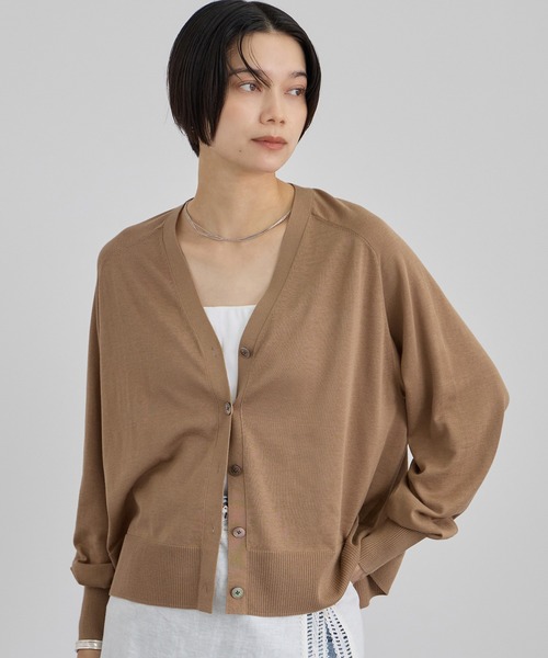 SALON adam et rope'(サロン アダム エ ロペ)の「コットンシルクリネンVネックカーディガン(カーディガン/ボレロ・レディース・ブラック/ブルー系その他4/キャメル・FREE)」の22枚目の写真