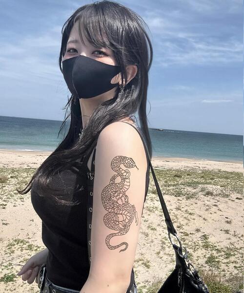 gibous(ギボス)の「gibous/ギボス/snake cross camisole(キャミソール・レディース・グレー/ホワイト/ブラック・F)」の5枚目の写真