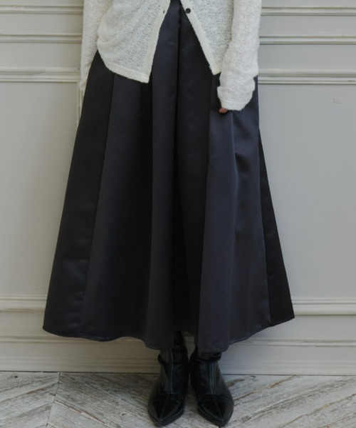 Olu.(オルドット)の「サテンタックロングスカート(スカート・レディース・アイボリー/ブラック・FREE)」の10枚目の写真