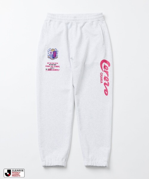 FREAK'S STORE(フリークスストア)の「FREAK’S STORE/フリークスストア J.LEAGUE × FREAK’S STORE 別注SUPPORTERS SWEAT PANTS【セレッソ大阪】(その他パンツ・メンズ・チャコールグレー・MEDIUM)」の2枚目の写真