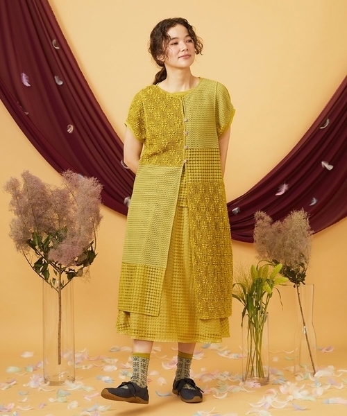 Jocomomola(ホコモモラ)の「Parche レースパッチワークロングジレ(ベスト・レディース・イエロー/ブラック・40)」の4枚目の写真