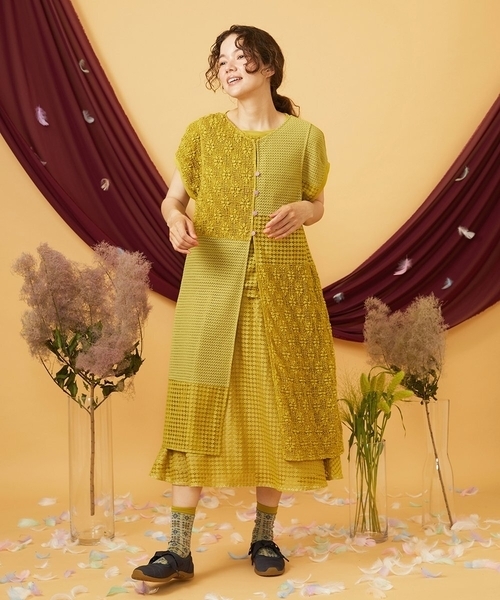 Jocomomola(ホコモモラ)の「Parche レースパッチワークロングジレ(ベスト・レディース・イエロー/ブラック・40)」の5枚目の写真