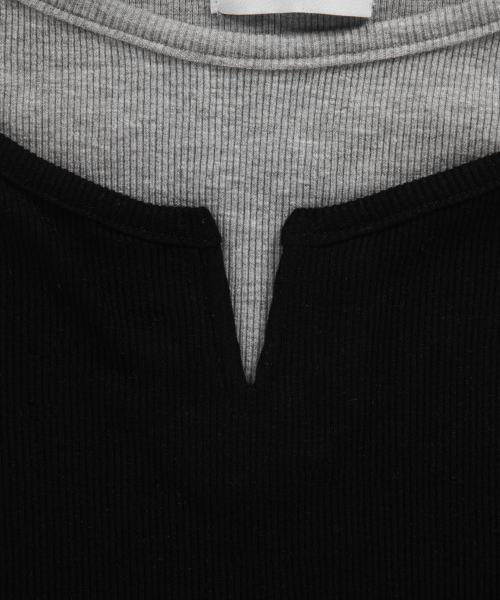 ASON（アズオン）の「SLIT LAYERED SLEEVELESS / BLACK（Tシャツ/カットソー・レディース・その他・FREE）」の4枚目の写真