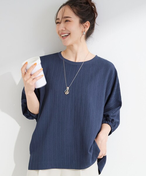 SHOO・LA・RUE(シューラルー)の「【インせず着られる/洗濯後しわになりにくい】しぼしぼドルマンブラウス(シャツ/ブラウス・レディース・ブルー系その他/イエロー系その他/ライトベージュ/チャコールグレー/ワインレッド・00)」の3枚目の写真