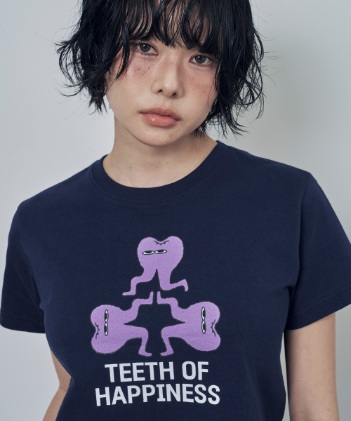 LOSERS CLUB(ルーザーズクラブ)の「TEETH OF HAPPINESS クローバーロゴ 半袖Tシャツ ネイビー(Tシャツ/カットソー・レディース・その他・1/2/0)」の4枚目の写真