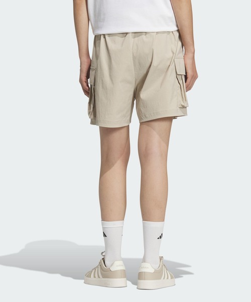 adidas（アディダス）の「スタジアム クローム ルーズフィット ウーブン カーゴ ショーツ / ハーフパンツ / アディダス adidas（その他パンツ・レディース・ベージュ・XX-LARGE/LARGE/MEDIUM/SMALL/X-LARGE）」の2枚目の写真