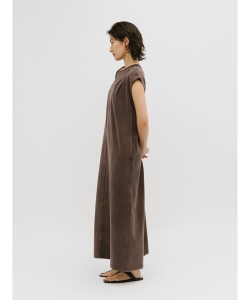 MIDIUMISOLID(ミディウミソリッド)の「MIDIUMISOLID for Ladies ピグメントフォールドワンピース(ワンピース・レディース・チャコールグレー/ブラウン・FREE)」の9枚目の写真