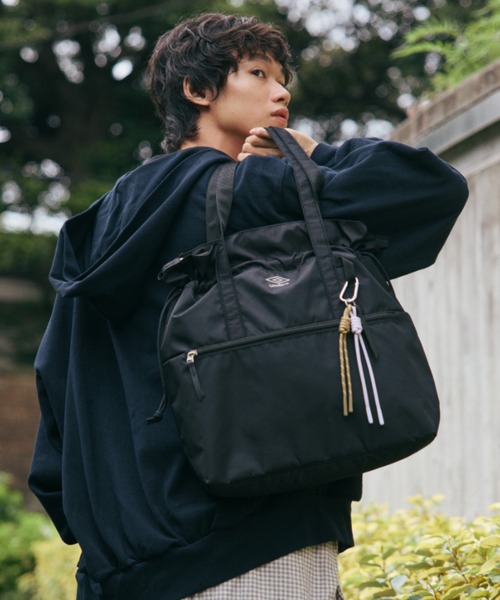 UMBRO(アンブロ)の「umbro/アンブロ 6W13 トートバッグ A4サイズ 20314(トートバッグ・レディース・ブラック/グレー・FREE)」の1枚目の写真