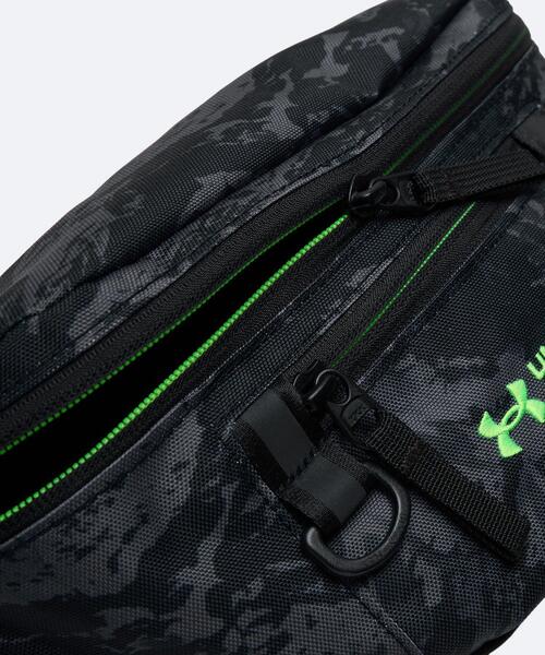 UNDER ARMOUR(アンダーアーマー)の「UAボディバッグ(ライフスタイル/メンズ/レディース)(ボディバッグ/ウエストポーチ・レディース・ブラック系その他・ONESIZE)」の4枚目の写真