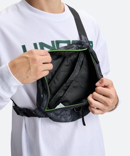 UNDER ARMOUR(アンダーアーマー)の「UAボディバッグ(ライフスタイル/メンズ/レディース)(ボディバッグ/ウエストポーチ・レディース・ブラック系その他・ONESIZE)」の7枚目の写真