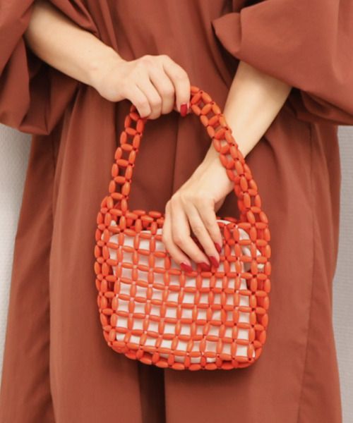 cache cache(カシュ カシュ)の「カシュカシュ cachecache / カラフルウッドビーズワンハンドル手提げ(トートバッグ・レディース・ホワイト/ブラック/パープル/オレンジ/イエロー/ブルー・FREE)」の15枚目の写真