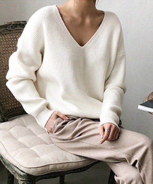 ADDITION STORE(アディションストア)の「\ゆったりシルエット/ ロングスリーブ Vネックニット(ニット/セーター・レディース・ホワイト/サックスブルー/ブラック・FREE)」の1枚目の写真