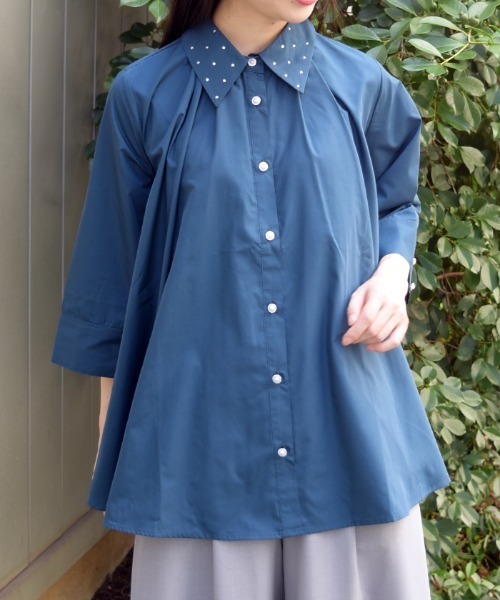 axes femme(アクシーズファム)の「タックデザイン七分袖シャツ(シャツ/ブラウス・レディース・ブルーグリーン/ホワイト/ワイン・FREE)」の2枚目の写真