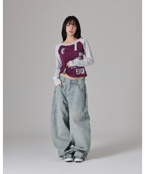 ESCAPEFROM（エスケープフロム）の「ESCF ピクセルタイポプリントサイドスナップロングスリーブパープル（Tシャツ/カットソー・レディース・その他・MEDIUM）」の2枚目の写真