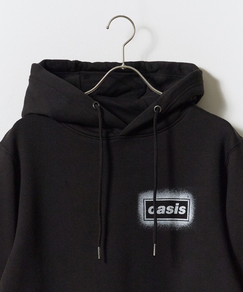 the Oasis(ジオアシス)の「Oasis / オアシス OASIS UNISEX PULLOVER HOODIE: SPRAY LIVE '25 WORLD TOUR ユニセックス プルオーバーフーディー パーカー スウェット トレーナー ライブツアー アームプリント 長袖 メンズ レディース 2026年 秋 秋服 冬 冬服(パーカー・メンズ・ブラック・S/M/L/XL)」の4枚目の写真