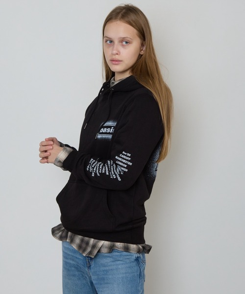 the Oasis(ジオアシス)の「Oasis / オアシス OASIS UNISEX PULLOVER HOODIE: SPRAY LIVE '25 WORLD TOUR ユニセックス プルオーバーフーディー パーカー スウェット トレーナー ライブツアー アームプリント 長袖 メンズ レディース 2026年 秋 秋服 冬 冬服(パーカー・メンズ・ブラック・S/M/L/XL)」の15枚目の写真