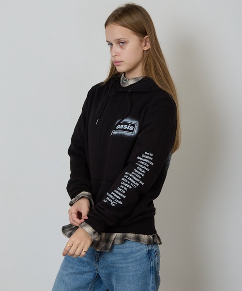 the Oasis(ジオアシス)の「Oasis / オアシス OASIS UNISEX PULLOVER HOODIE: SPRAY LIVE '25 WORLD TOUR ユニセックス プルオーバーフーディー パーカー スウェット トレーナー ライブツアー アームプリント 長袖 メンズ レディース 2026年 秋 秋服 冬 冬服(パーカー・メンズ・ブラック・S/M/L/XL)」の17枚目の写真