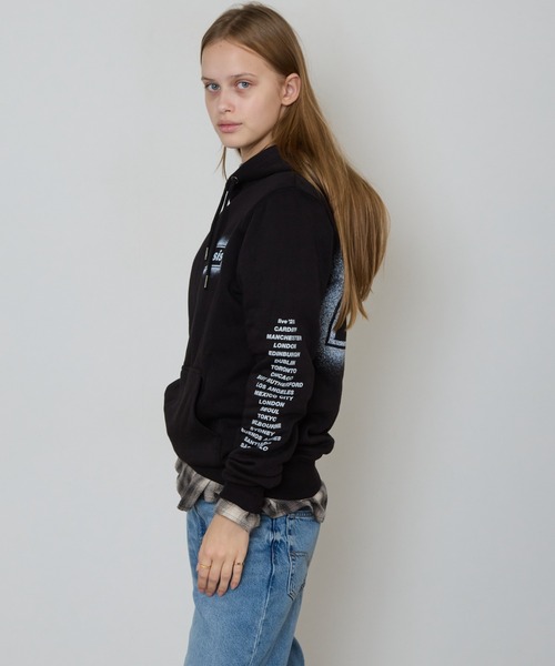 the Oasis(ジオアシス)の「Oasis / オアシス OASIS UNISEX PULLOVER HOODIE: SPRAY LIVE '25 WORLD TOUR ユニセックス プルオーバーフーディー パーカー スウェット トレーナー ライブツアー アームプリント 長袖 メンズ レディース 2026年 秋 秋服 冬 冬服(パーカー・メンズ・ブラック・S/M/L/XL)」の20枚目の写真