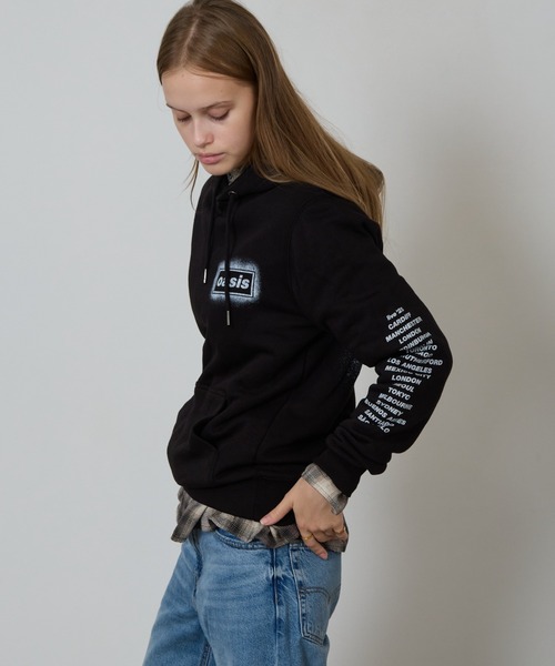the Oasis(ジオアシス)の「Oasis / オアシス OASIS UNISEX PULLOVER HOODIE: SPRAY LIVE '25 WORLD TOUR ユニセックス プルオーバーフーディー パーカー スウェット トレーナー ライブツアー アームプリント 長袖 メンズ レディース 2026年 秋 秋服 冬 冬服(パーカー・メンズ・ブラック・S/M/L/XL)」の21枚目の写真