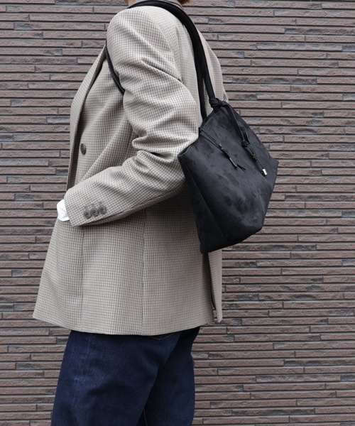 Alum'(アルム)の「フェイクスエードロングハンドルバッグ / スターチャーム付き(ハンドバッグ・レディース・ブラウン/イエロー/ダークブラウン/ブラック・FREE)」の17枚目の写真