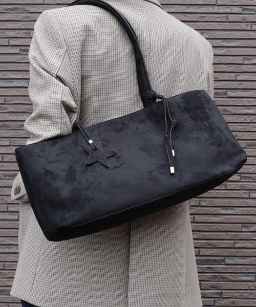 Alum'(アルム)の「フェイクスエードロングハンドルバッグ / スターチャーム付き(ハンドバッグ・レディース・ブラウン/イエロー/ダークブラウン/ブラック・FREE)」の18枚目の写真