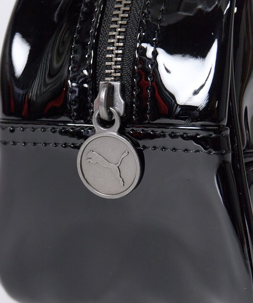 PUMA(プーマ)の「PUMA/プーマ 1976 FLUTE GRIP BAG PUMA フルートグリップバッグ ウエストポーチ エナメル ロゴ カジュアルバック ユニセックス アウトドア 2026秋冬 秋服 冬服(ボディバッグ/ウエストポーチ・レディース・ホワイト/ブラック・FREE)」の7枚目の写真