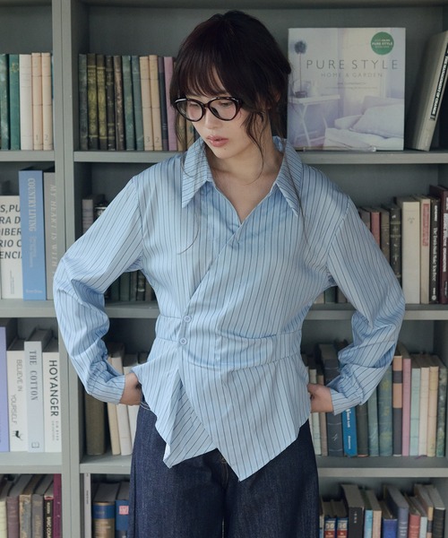 LiLIN(リリン)の「カシュクールアシンメトリーシャツ / wrap asymmetric shirt(シャツ/ブラウス・レディース・ブルー/ホワイト・FREE)」の1枚目の写真
