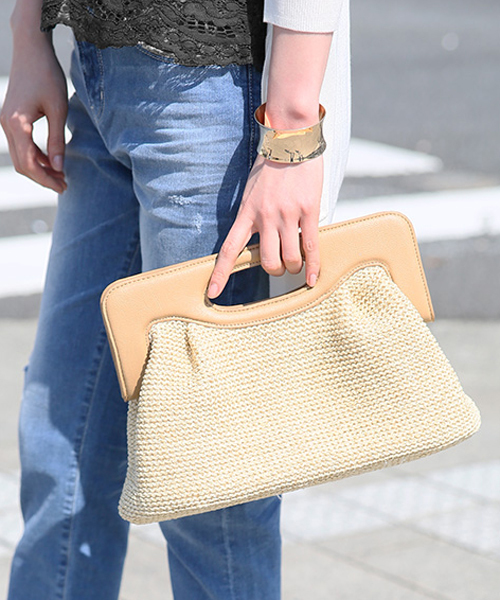 GLOBAL WORK（グローバルワーク）の「チェーンショルダークラッチ/716953（ショルダーバッグ・レディース・ホワイト/その他/ゴールド/ブルー・FREE）」の4枚目の写真