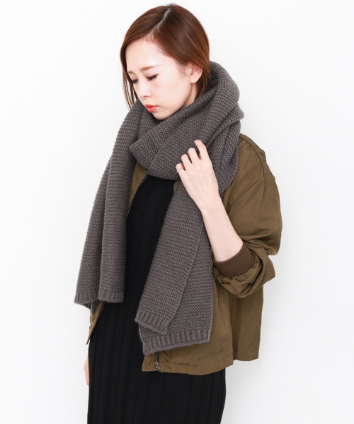 KBF(ケイビーエフ)の「KBF ニットマフラー(マフラー・レディース・モカ/グリーン/グレー/ライトベージュ・ONE)」の2枚目の写真