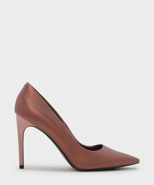 CHARLES & KEITH(チャールズ & キース)の「ベーシックポインテッドパンプス / BASIC POINTED PUMPS(パンプス・レディース・ブラック/シルバー/レッド・23cm/22.5cm/25cm/24.5cm/23.5cm)」の2枚目の写真