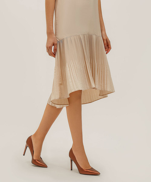 CHARLES & KEITH(チャールズ & キース)の「ベーシックポインテッドパンプス / BASIC POINTED PUMPS(パンプス・レディース・ブラック/シルバー/レッド・23cm/22.5cm/25cm/24.5cm/23.5cm)」の10枚目の写真