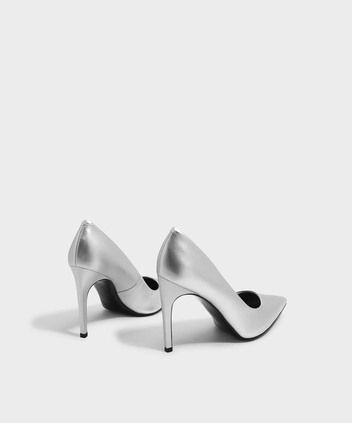 CHARLES & KEITH(チャールズ & キース)の「ベーシックポインテッドパンプス / BASIC POINTED PUMPS(パンプス・レディース・ブラック/シルバー/レッド・23cm/22.5cm/25cm/24.5cm/23.5cm)」の18枚目の写真
