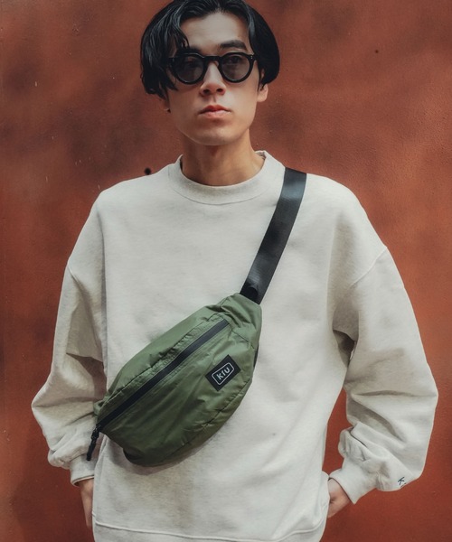 KiU(キウ)の「ウォータープルーフボディバッグ(ボディバッグ/ウエストポーチ・レディース・ブラック/ピンク/グリーン/サンドベージュ/ブラック系その他/ダークブルー/ブルー系その他/ブラック系その他2/カーキ/レッド系その他/ホワイト×ブルー/ブルー系その他2/ブルー系その他3/アニマル/ブルー系その他4/ブラック×カーキ/ホワイト系その他/ブラック系その他3/タイガーカモ/ブルー系その他6/ベージュ系その他/レオパード/ブルー系その他5・FREE)」の10枚目の写真