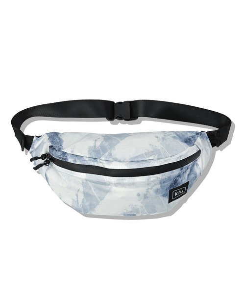 KiU(キウ)の「ウォータープルーフボディバッグ(ボディバッグ/ウエストポーチ・レディース・ブラック/ピンク/グリーン/サンドベージュ/ブラック系その他/ダークブルー/ブルー系その他/ブラック系その他2/カーキ/レッド系その他/ホワイト×ブルー/ブルー系その他2/ブルー系その他3/アニマル/ブルー系その他4/ブラック×カーキ/ホワイト系その他/ブラック系その他3/タイガーカモ/ブルー系その他6/ベージュ系その他/レオパード/ブルー系その他5・FREE)」の2枚目の写真