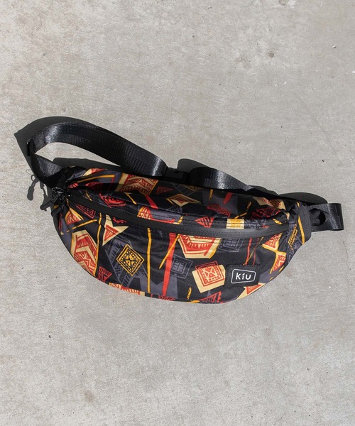 KiU(キウ)の「ウォータープルーフボディバッグ(ボディバッグ/ウエストポーチ・レディース・ブラック/ピンク/グリーン/サンドベージュ/ブラック系その他/ダークブルー/ブルー系その他/ブラック系その他2/カーキ/レッド系その他/ホワイト×ブルー/ブルー系その他2/ブルー系その他3/アニマル/ブルー系その他4/ブラック×カーキ/ホワイト系その他/ブラック系その他3/タイガーカモ/ブルー系その他6/ベージュ系その他/レオパード/ブルー系その他5・FREE)」の20枚目の写真