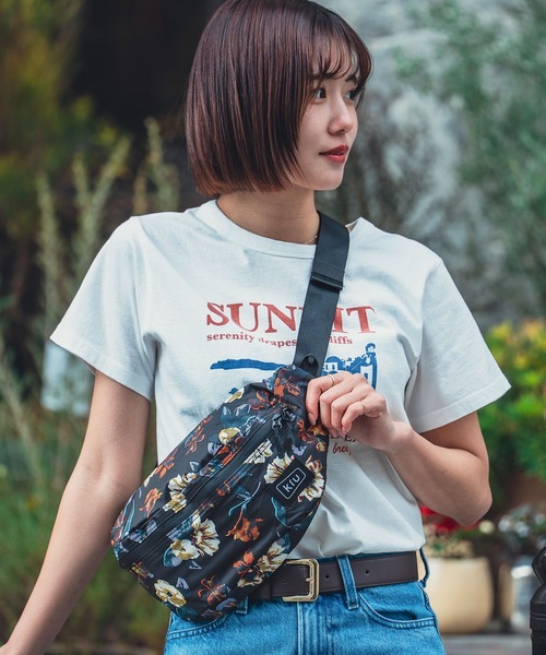 KiU(キウ)の「ウォータープルーフボディバッグ(ボディバッグ/ウエストポーチ・レディース・ブラック/ピンク/グリーン/サンドベージュ/ブラック系その他/ダークブルー/ブルー系その他/ブラック系その他2/カーキ/レッド系その他/ホワイト×ブルー/ブルー系その他2/ブルー系その他3/アニマル/ブルー系その他4/ブラック×カーキ/ホワイト系その他/ブラック系その他3/タイガーカモ/ブルー系その他6/ベージュ系その他/レオパード/ブルー系その他5・FREE)」の7枚目の写真