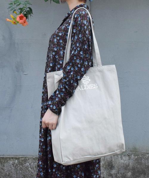ALDIES(アールディーズ)の「Huge Folklore Tote Bag / ヒュージフォークロアトートバッグ(トートバッグ)」|ベージュ