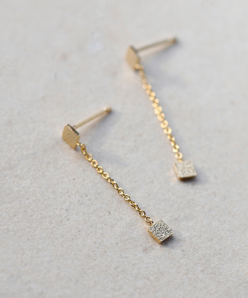 Anemone アネモネ の プチモチーフが揺れるピアス スクエア ピアス 両耳用 Wear