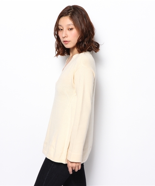 PLST（プラステ）の「アンゴラ混VネックAラインニット（ニット/セーター・レディース・ベージュ/サーモンピンク/ヘザーグレー・2）」の5枚目の写真