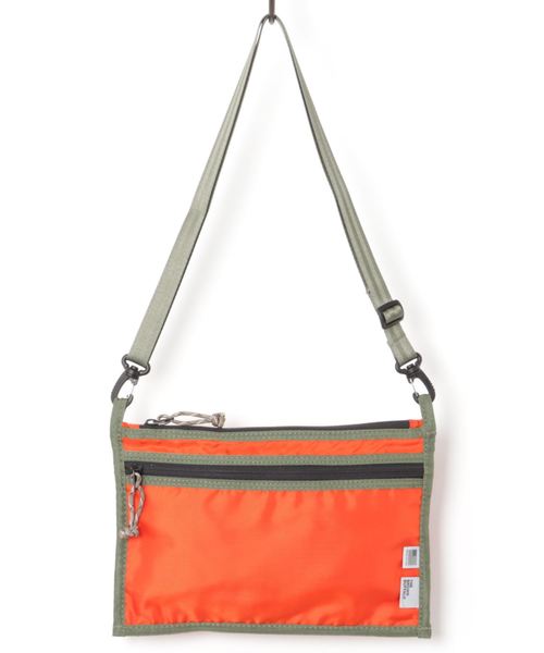 THE BROWN BUFFALO(ザブラウンバッファロー)の「THE BROWN BUFFALO / ザ・ブラウン バッファロー PK PACKERSLING(ショルダーバッグ・メンズ・ブラウン/オレンジ/カモフラージュ・FREE)」の1枚目の写真