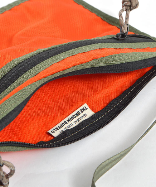 THE BROWN BUFFALO(ザブラウンバッファロー)の「THE BROWN BUFFALO / ザ・ブラウン バッファロー PK PACKERSLING(ショルダーバッグ・メンズ・ブラウン/オレンジ/カモフラージュ・FREE)」の6枚目の写真