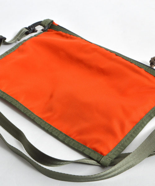 THE BROWN BUFFALO(ザブラウンバッファロー)の「THE BROWN BUFFALO / ザ・ブラウン バッファロー PK PACKERSLING(ショルダーバッグ・メンズ・ブラウン/オレンジ/カモフラージュ・FREE)」の11枚目の写真