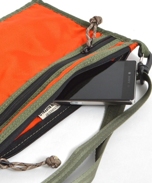 THE BROWN BUFFALO(ザブラウンバッファロー)の「THE BROWN BUFFALO / ザ・ブラウン バッファロー PK PACKERSLING(ショルダーバッグ・メンズ・ブラウン/オレンジ/カモフラージュ・FREE)」の19枚目の写真