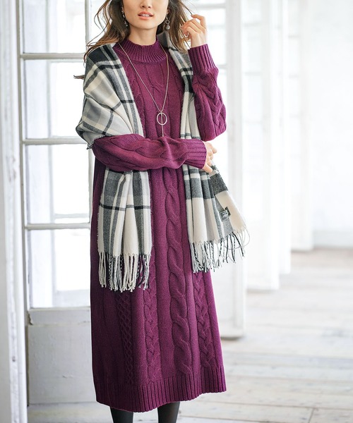 BELLUNA PLUS（ベルーナ）の「ケーブル柄ロング丈ニットワンピース（ワンピース・レディース・チャコールグレー/ピンクベージュ/ピンク系その他/ライラック/アイボリー/杢グレー/オフホワイト/スモークピンク/ブラウン系その他/ヘザーグレー/ブラック/チャコール/ワイン/グレー/ブルー/カーキ・MEDIUM/LARGE/X-LARGE/XXXX-LARGE/XXX-LARGE/XX-LARGE/SMALL）」の14枚目の写真