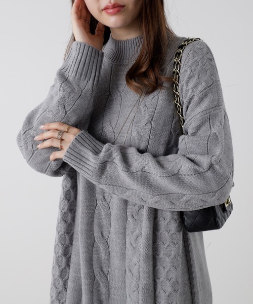 BELLUNA PLUS（ベルーナ）の「ケーブル柄ロング丈ニットワンピース（ワンピース・レディース・チャコールグレー/ピンクベージュ/ピンク系その他/ライラック/アイボリー/杢グレー/オフホワイト/スモークピンク/ブラウン系その他/ヘザーグレー/ブラック/チャコール/ワイン/グレー/ブルー/カーキ・MEDIUM/LARGE/X-LARGE/XXXX-LARGE/XXX-LARGE/XX-LARGE/SMALL）」の5枚目の写真