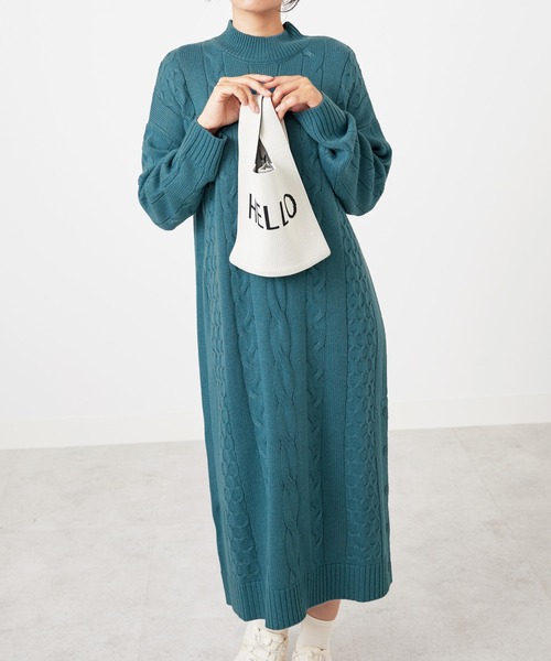 BELLUNA PLUS（ベルーナ）の「ケーブル柄ロング丈ニットワンピース（ワンピース・レディース・チャコールグレー/ピンクベージュ/ピンク系その他/ライラック/アイボリー/杢グレー/オフホワイト/スモークピンク/ブラウン系その他/ヘザーグレー/ブラック/チャコール/ワイン/グレー/ブルー/カーキ・MEDIUM/LARGE/X-LARGE/XXXX-LARGE/XXX-LARGE/XX-LARGE/SMALL）」の11枚目の写真