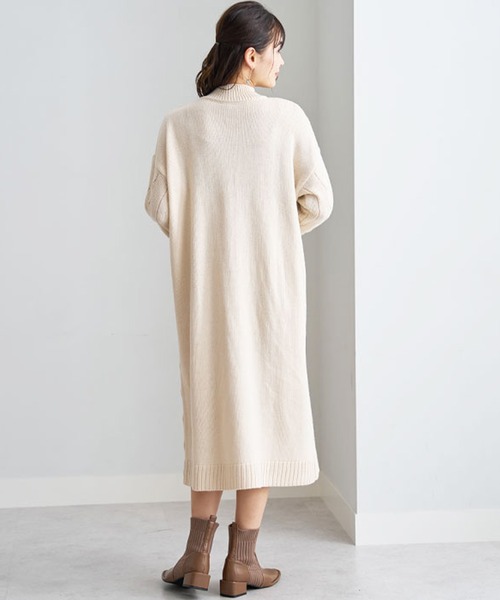 BELLUNA PLUS（ベルーナ）の「ケーブル柄ロング丈ニットワンピース（ワンピース・レディース・チャコールグレー/ピンクベージュ/ピンク系その他/ライラック/アイボリー/杢グレー/オフホワイト/スモークピンク/ブラウン系その他/ヘザーグレー/ブラック/チャコール/ワイン/グレー/ブルー/カーキ・MEDIUM/LARGE/X-LARGE/XXXX-LARGE/XXX-LARGE/XX-LARGE/SMALL）」の18枚目の写真