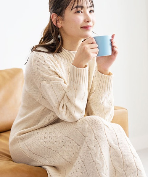 BELLUNA PLUS（ベルーナ）の「ケーブル柄ロング丈ニットワンピース（ワンピース・レディース・チャコールグレー/ピンクベージュ/ピンク系その他/ライラック/アイボリー/杢グレー/オフホワイト/スモークピンク/ブラウン系その他/ヘザーグレー/ブラック/チャコール/ワイン/グレー/ブルー/カーキ・MEDIUM/LARGE/X-LARGE/XXXX-LARGE/XXX-LARGE/XX-LARGE/SMALL）」の19枚目の写真