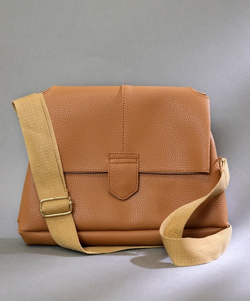 florist（フローリスト）の「【2way】口折れフラップの台形ショルダーバッグ（ショルダーバッグ・レディース・ホワイト/ブラック/ベージュ/ピンク/モカ/キャメル/ワイン・FREE）」の6枚目の写真