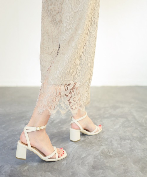 SESTO（セスト）の「ツイストストラップベアサンダル（サンダル・レディース・ブラック/グレイッシュベージュ/ミント/アイボリー/シルバー・LL/M/3L/L/S）」の2枚目の写真